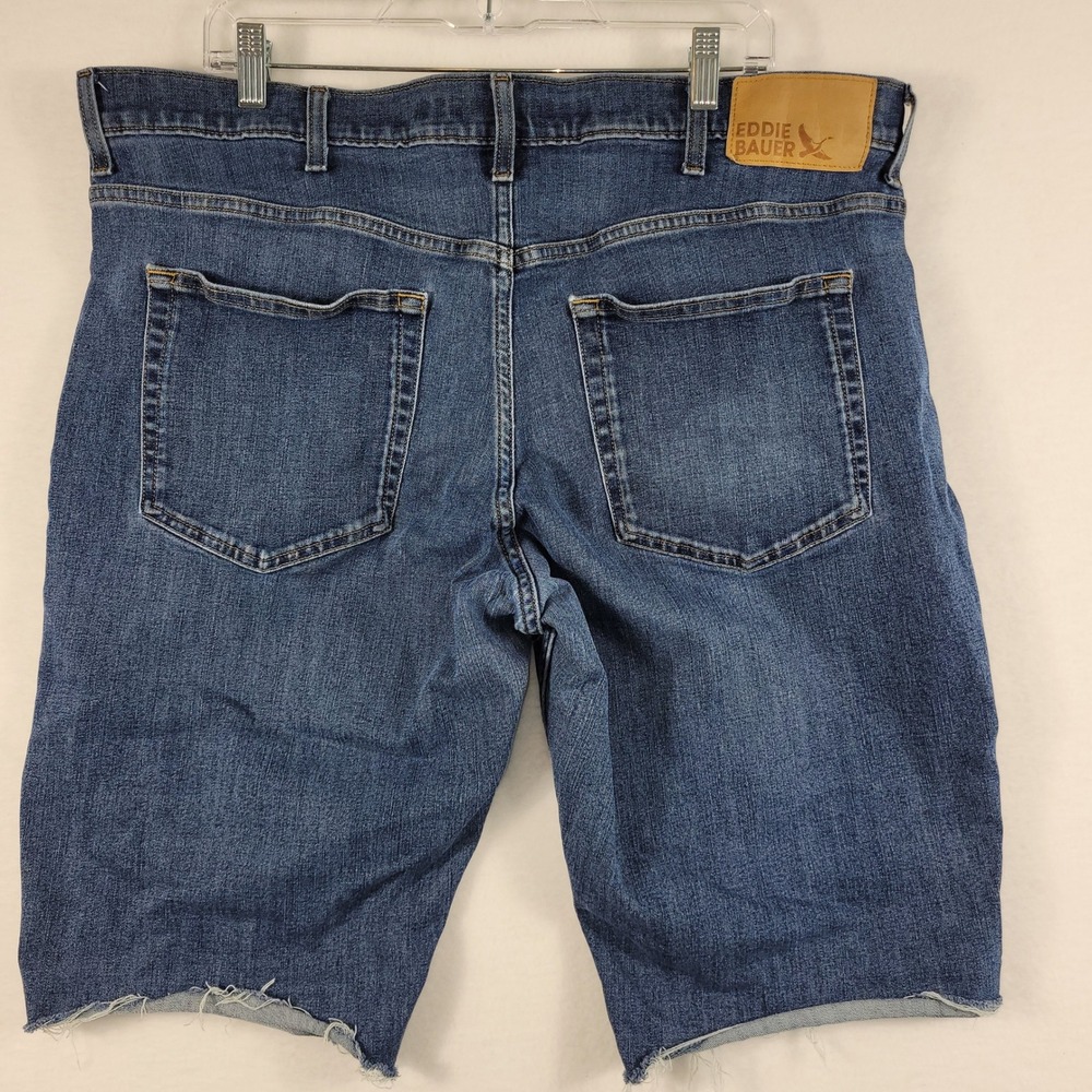 Eddie Bauer Denim Jean Shorts Mens 40 Blue Cut Off Raw Hem Straight Fit - Picture 4 of 8